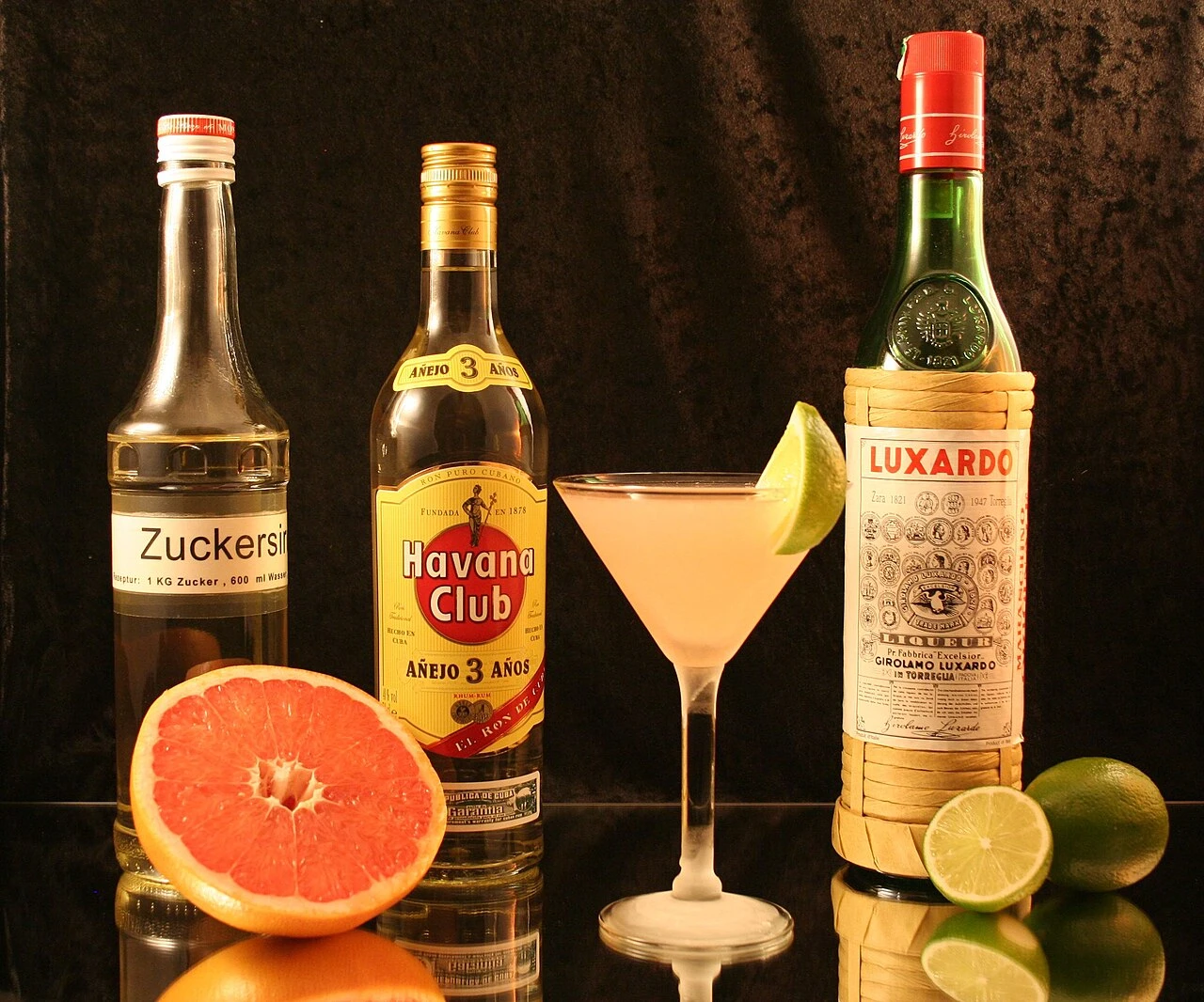 Bartender preparing a Acapulco Daiquiri rum cocktail