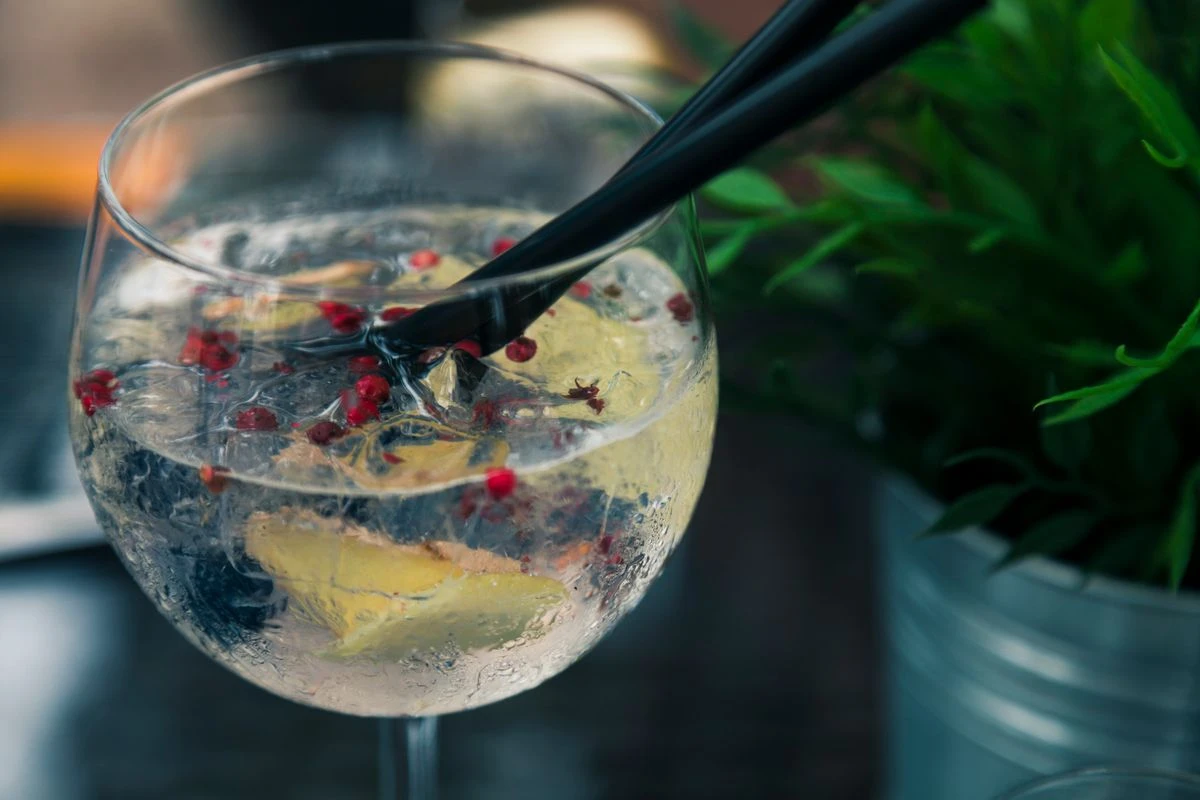 Cocktail serving and glassware