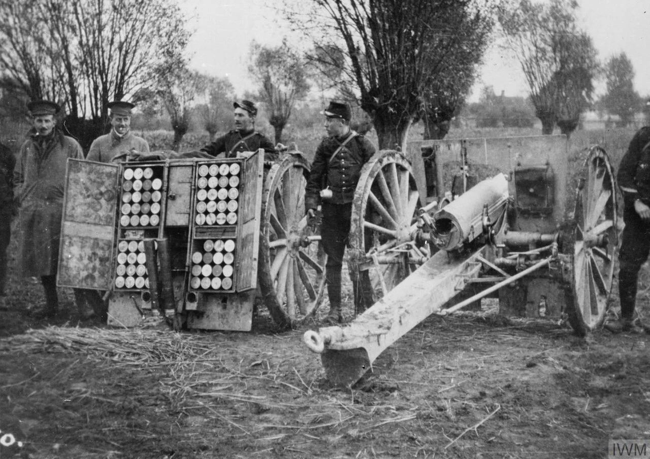 French 75: Cameronians officers with French 75 at Bas Maesnil Oct 1914 IWM Q 51514.jpg