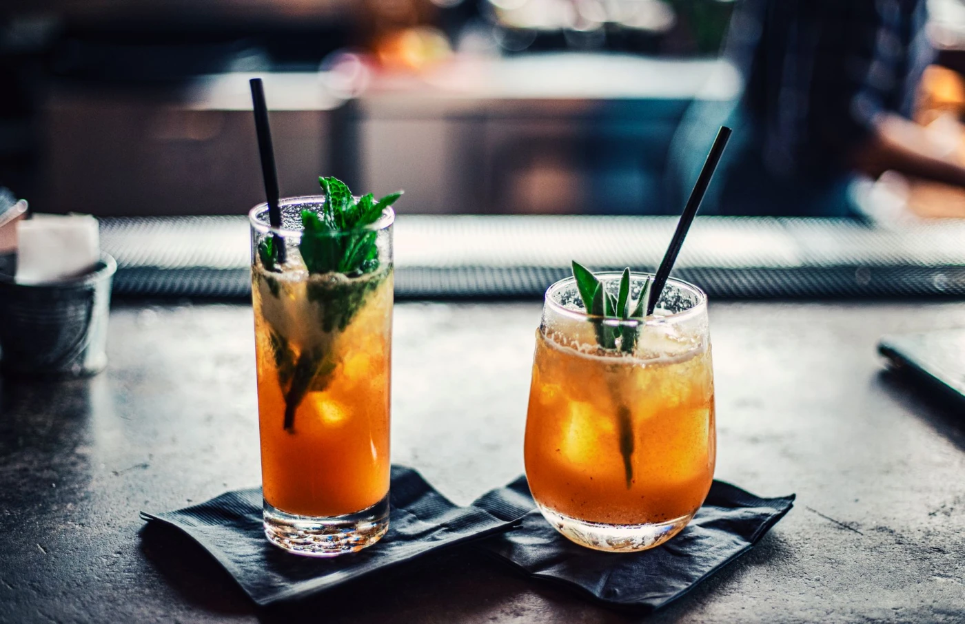Best horsefeather cocktail recipe cocktail served in glass with ice