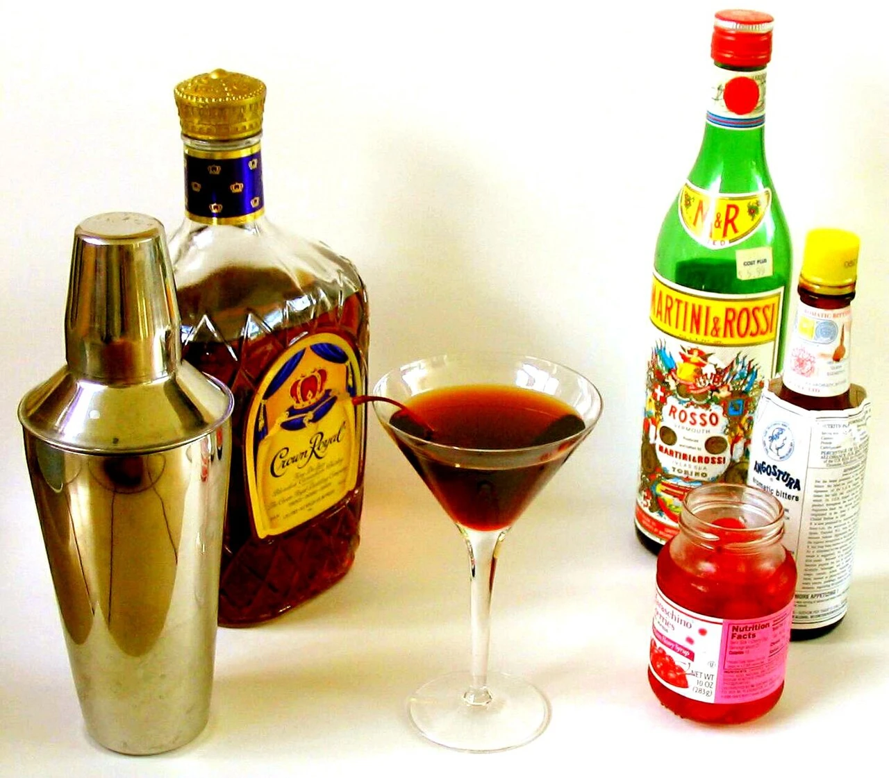 Best manhattan cocktail recipe cocktail served in glass with ice