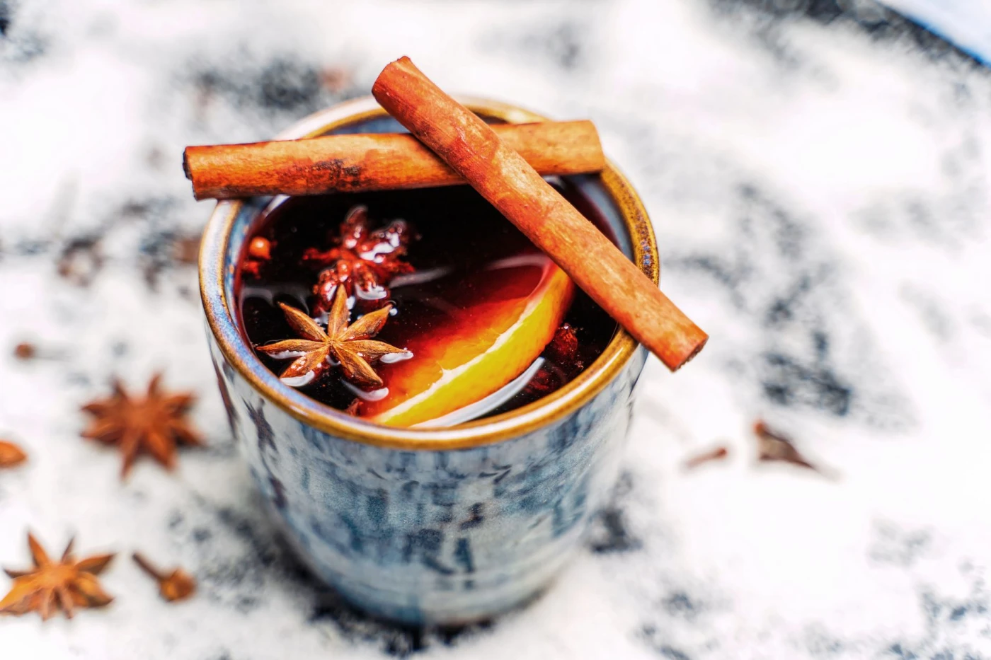 Bartender preparing a Spiced Orange Warmer – A Festive Winter Gin Cocktail gin cocktail