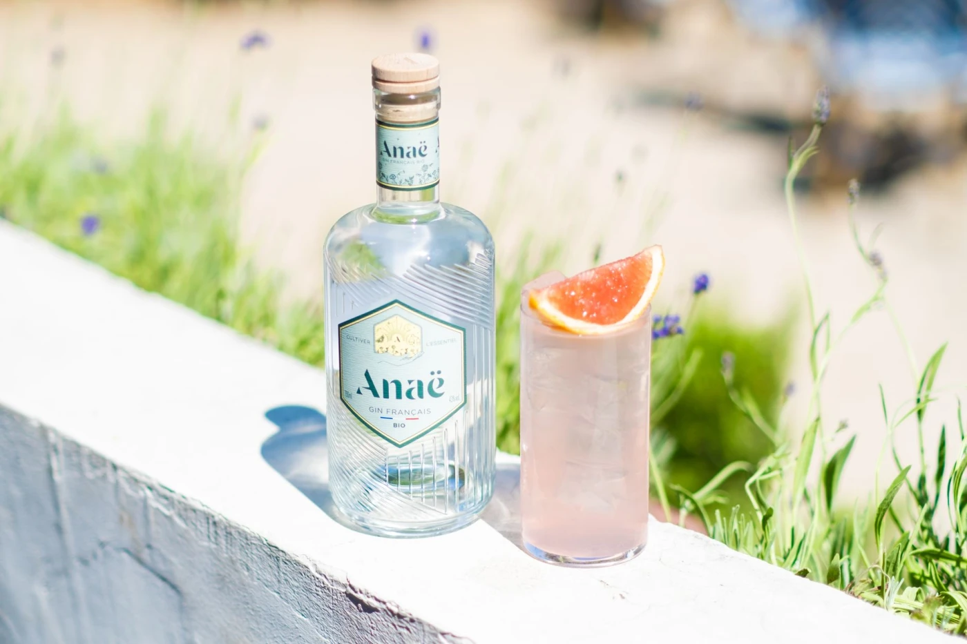 Best french 75 cocktail recipe cocktail served in glass with ice